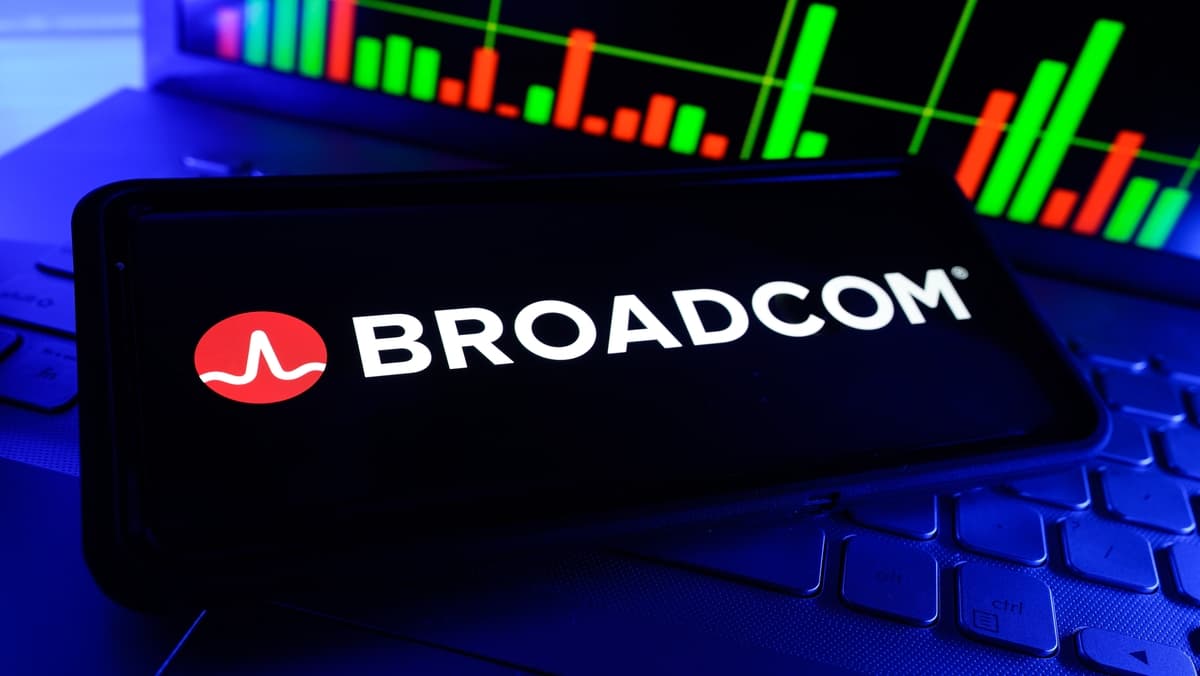AVGO stock crashed 5.6% today: what’s happening with Broadcom Inc?