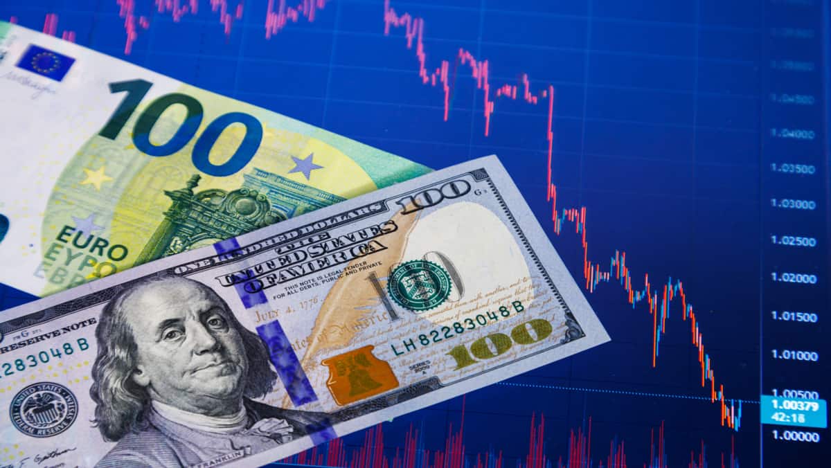 EUR/USD Falls Below 1.1450 as Fed Policy and Weak Eurozone Confidence Weigh on Euro