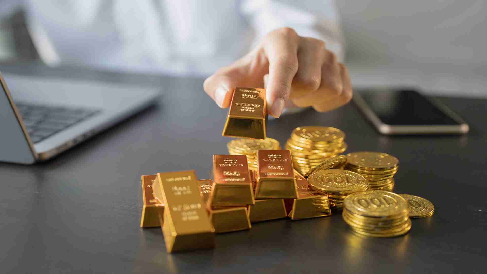 تحليل أسعار الذهب XAU/USD: لماذا يتراجع المعدن النفيس رغم بقائه قرب مستويات مرتفعة؟