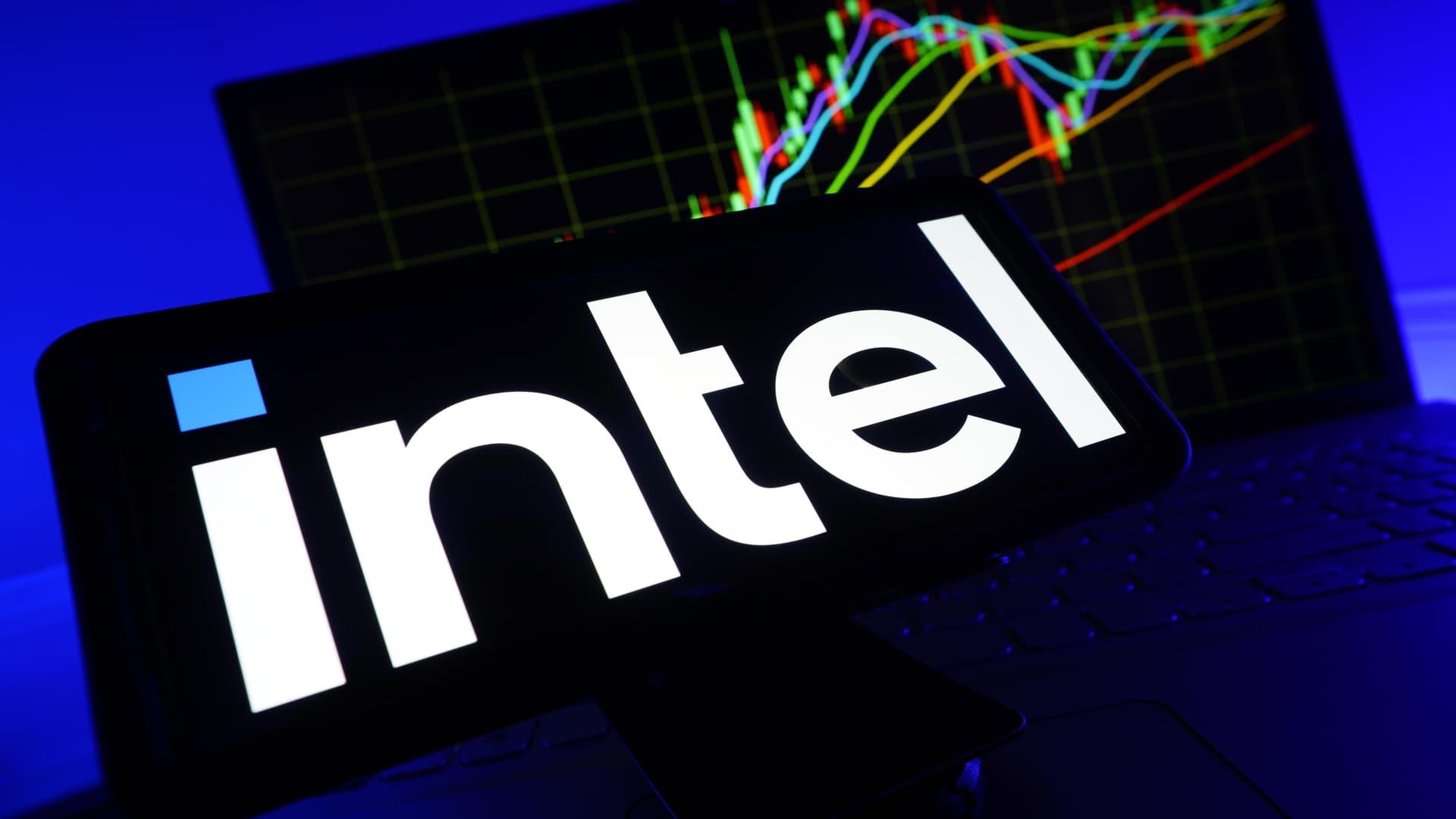 How to trade popular AI stocks from South Africa: AMD, Intel (INTC) stock, Microsoft