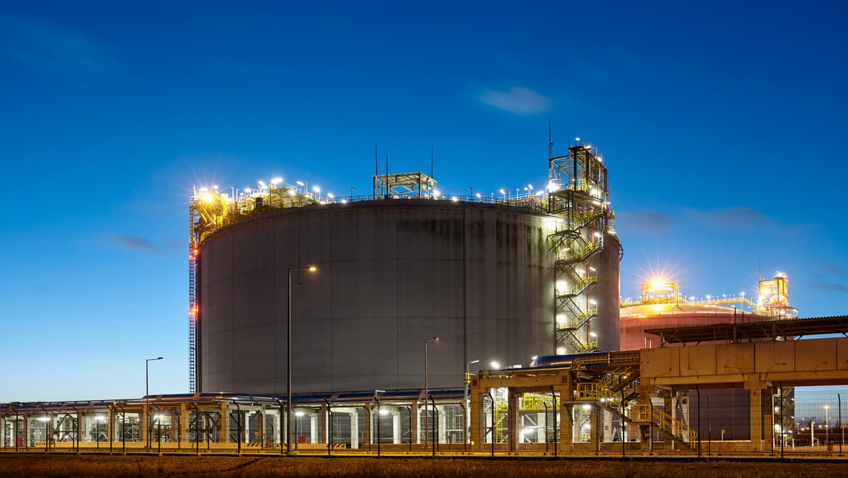 liquefied-natural-gas-storage-tank-width-1200-format-JPEG.jpg