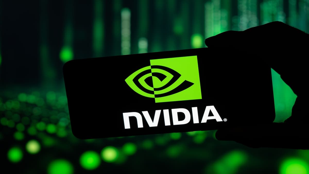 成長股觀察：CRWV、SMCI、NVDA 股票