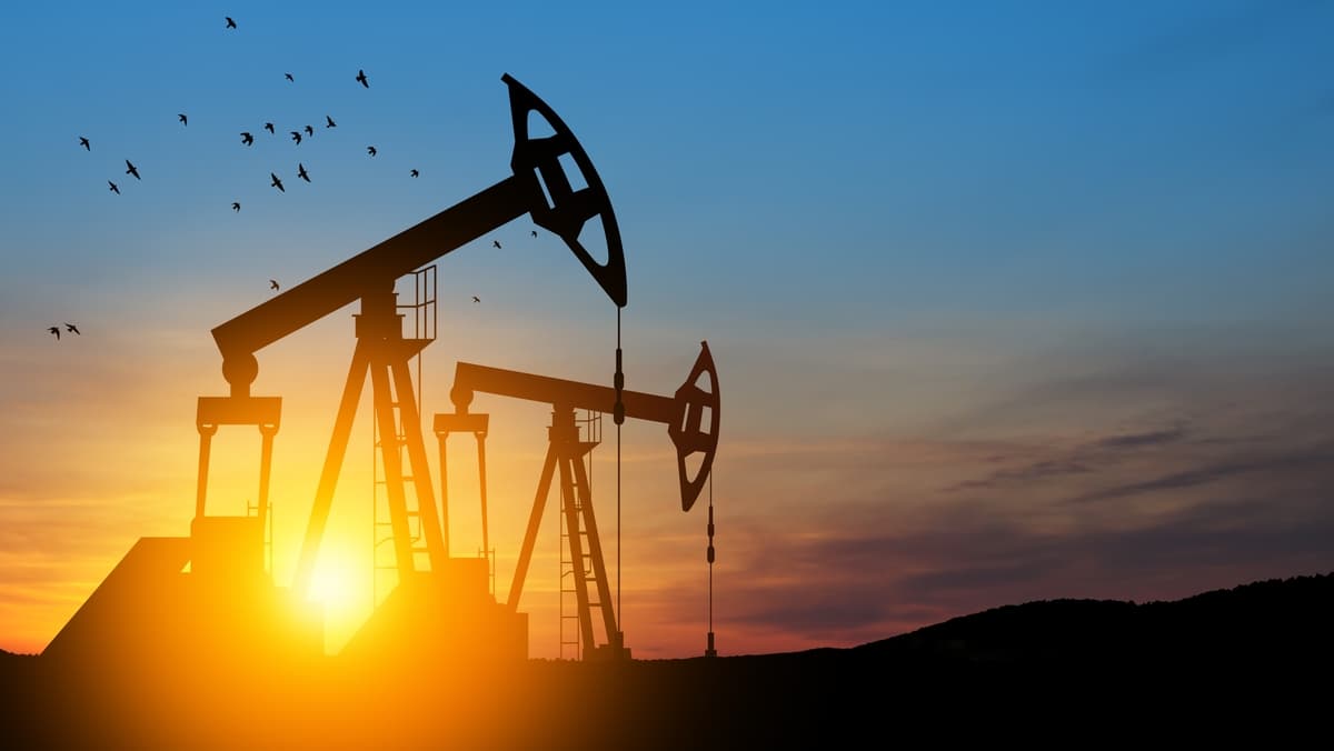 Oil Price Analysis: UAE Oil Revenues Surge on High Brent Prices Despite Hormuz Disruptions and Production Volatility
