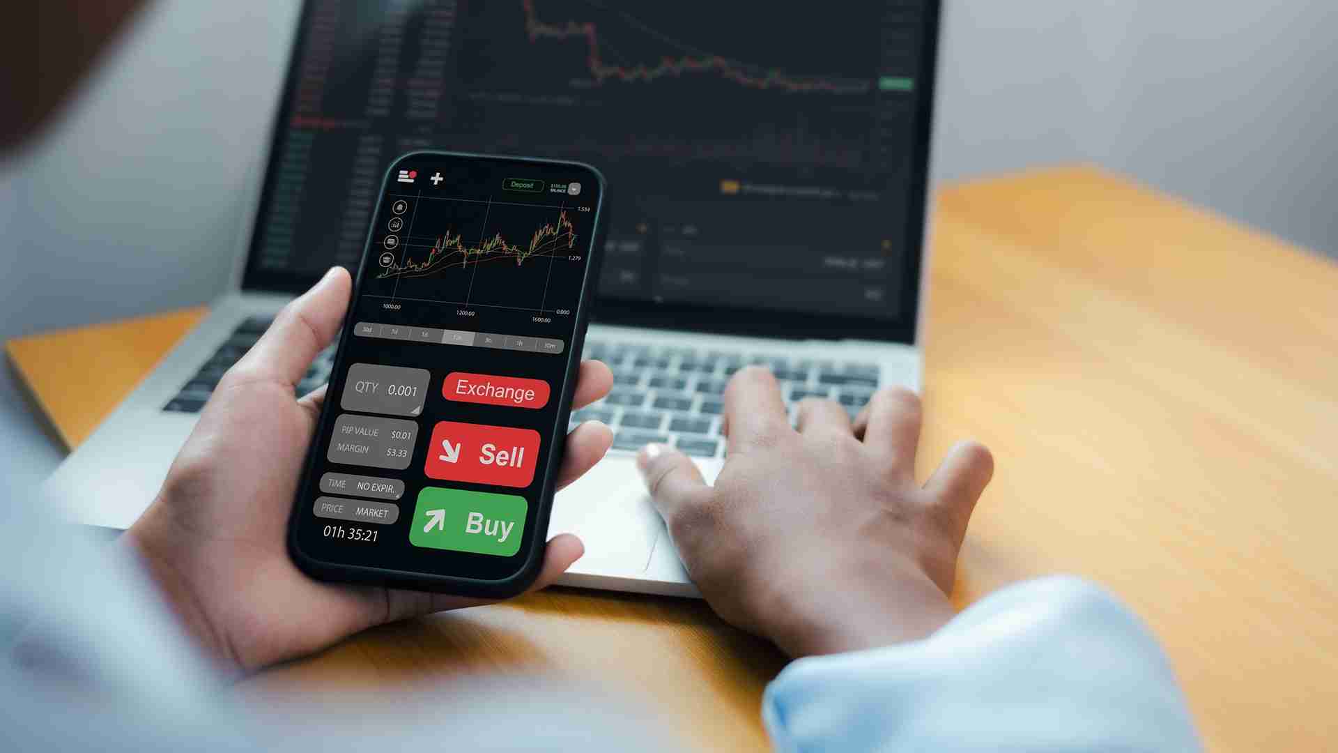 Online Trading Vs Offline Trading: Key Differences, Pros, Cons and Which One Should You Choose?