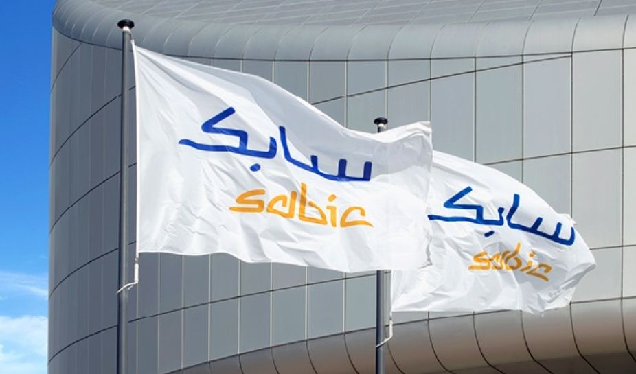 سهم سابك يرتد إلى 51.65 ريالاً بعد خسائر 3 أشهر.. هل يبدأ التعافي؟