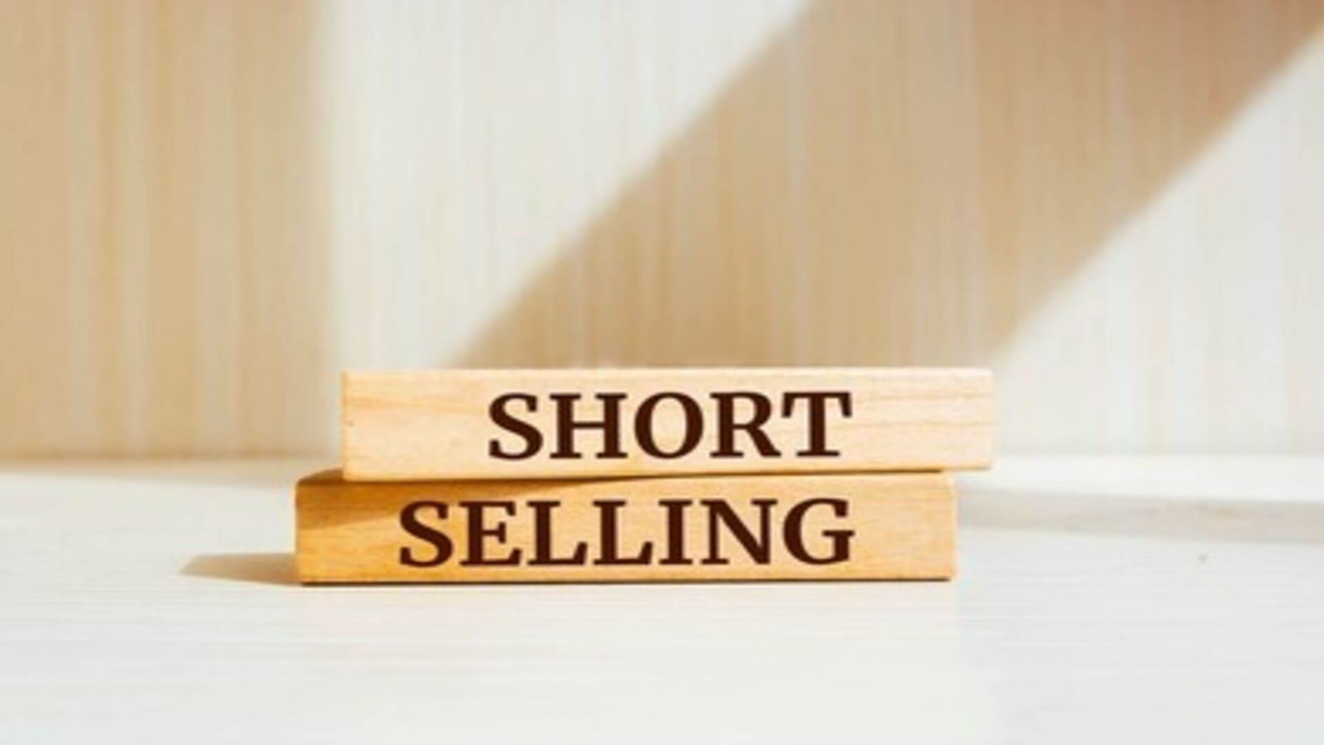 What Is Short Selling? How Shorting Works in CFD Trading