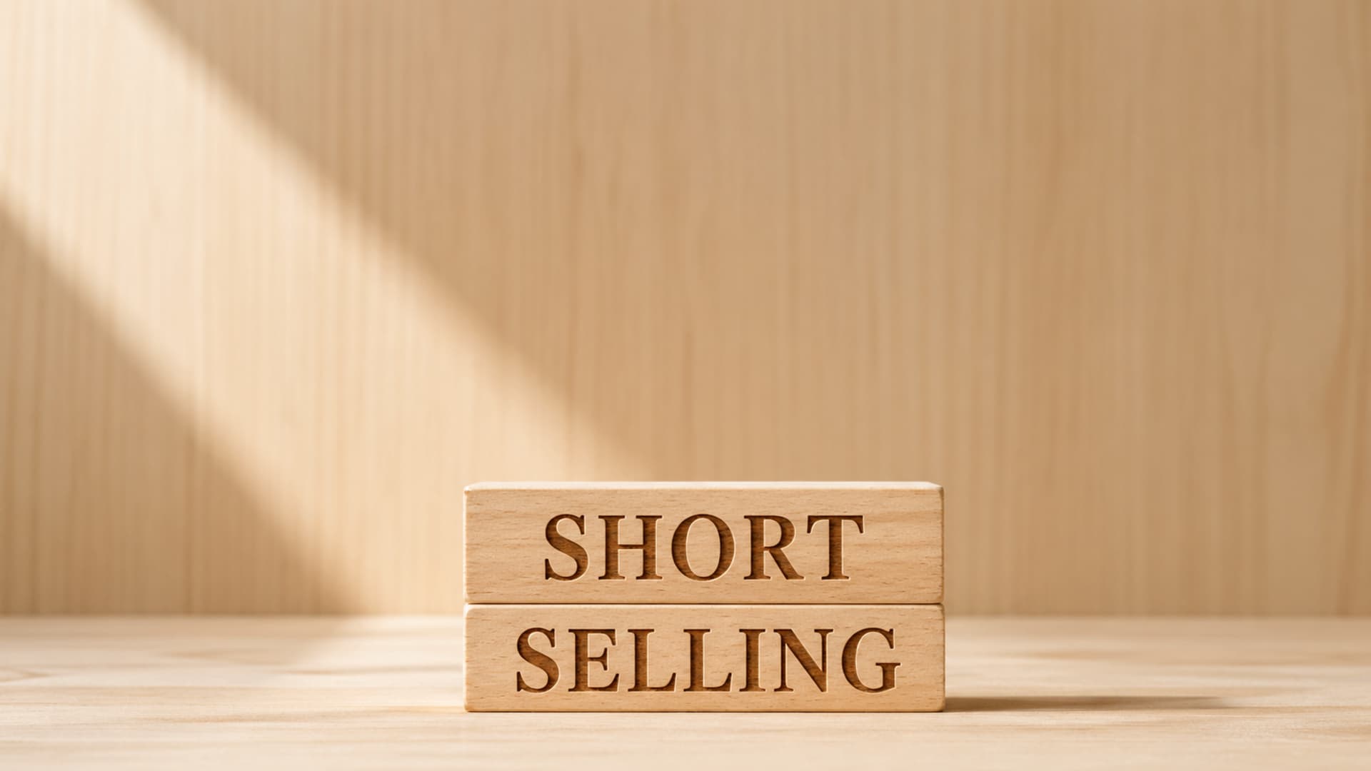 What Is Short Selling? How Shorting Works in CFD Trading