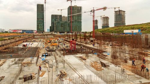 An Insight into Hill and Smith Share Price Fluctuations