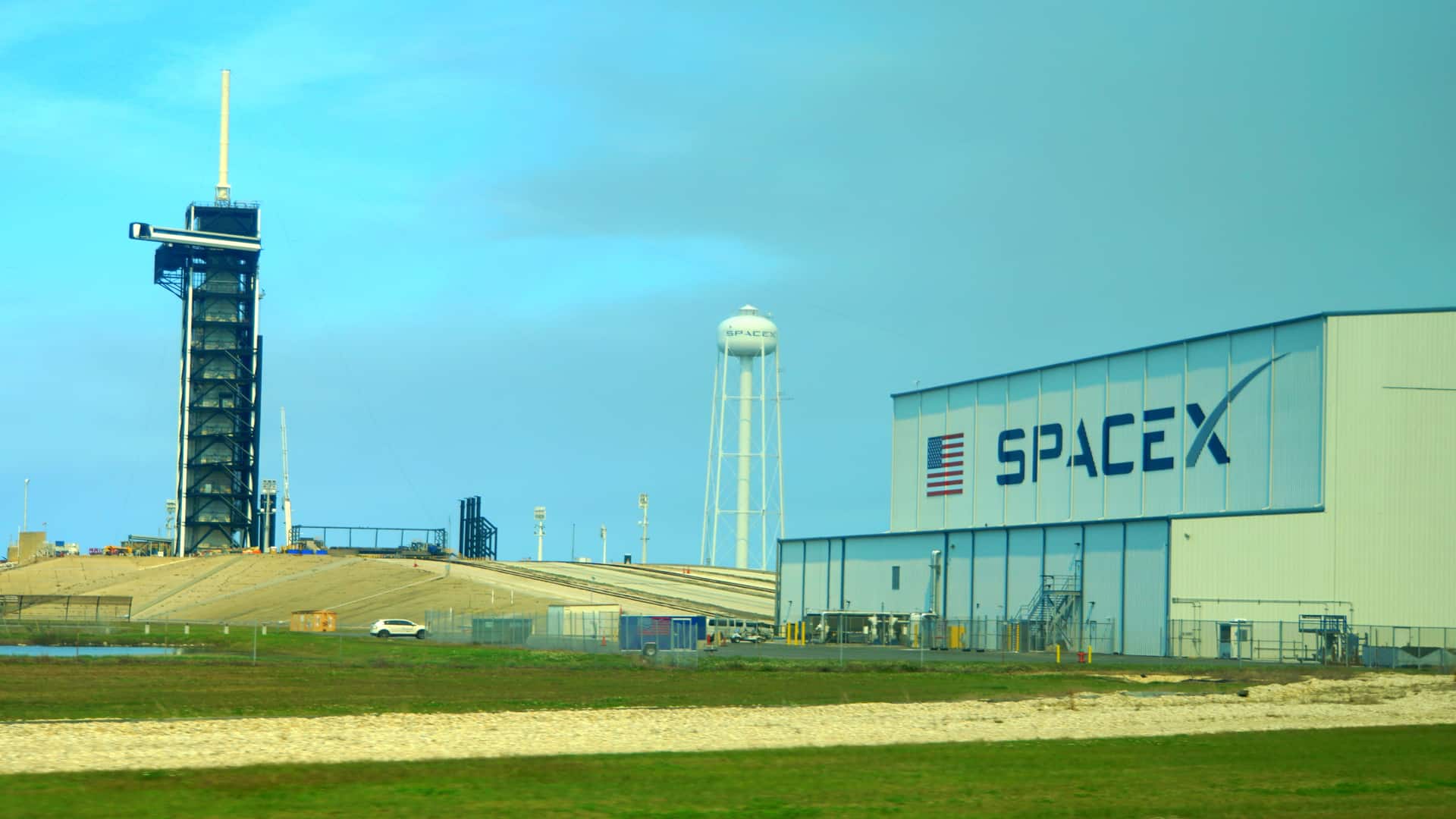 SpaceX Stock Rally Extends as Options Debut Fuels Post-IPO Surge