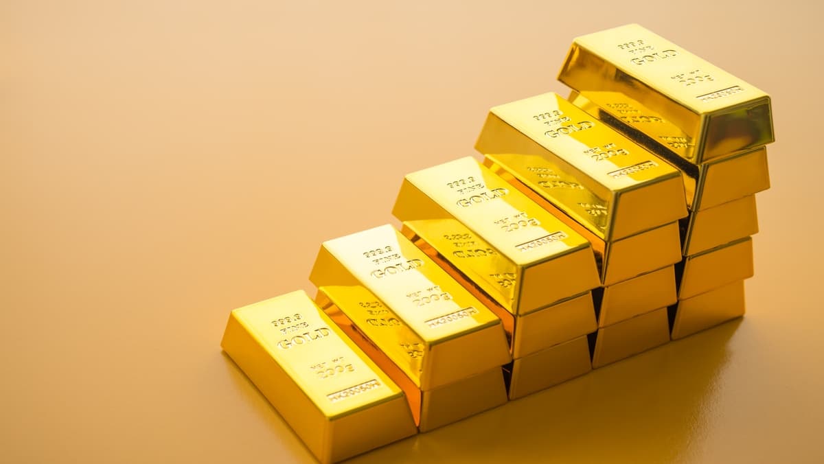 Gold price falls: why is XAU/USD trading down today?